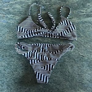 Benoa electra set - size small top and bottom